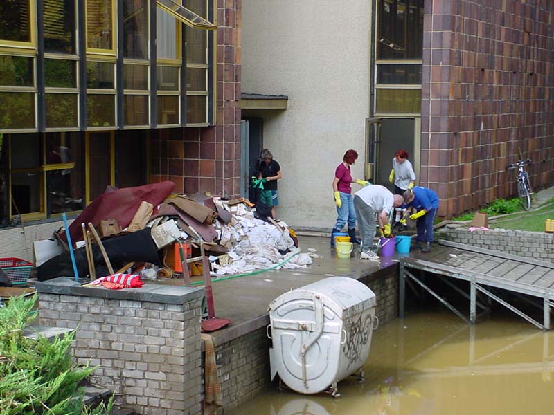 Lidická 1: 14.8.2002 - první den po povodni