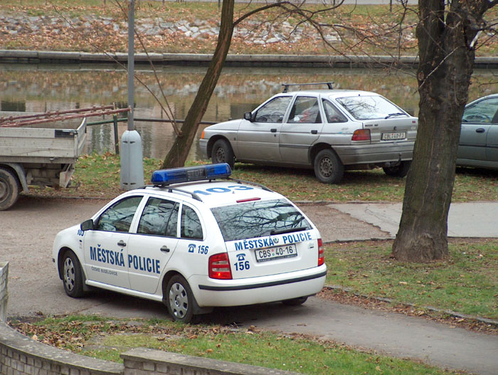 4.12.2003 - 2.p. - nové podhledy, neúspěch městské policie ...